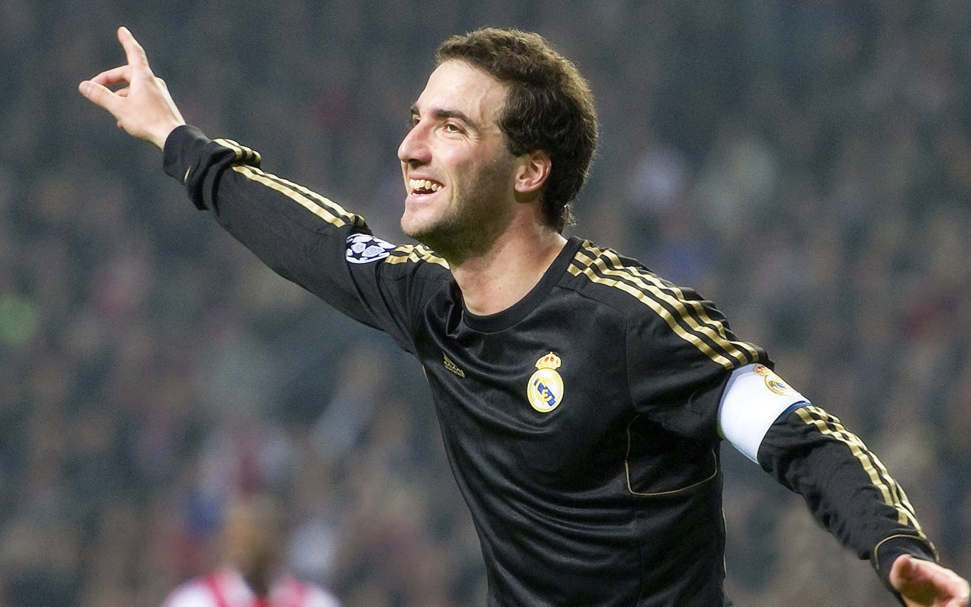 阿根廷队主场力克乌拉圭队，积分榜排名上升，2021阿根廷对乌拉圭